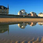 Les Douves Duplex 5 Personnes Lumineux Avec Jardin Et Terrasse Amenagee , Vue Sur Chateau A 5mn De La Mer, Proche Omaha Et Bayeux Commes