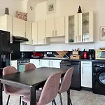 Les Douves Duplex 5 Personnes Lumineux Avec Jardin Et Terrasse Amenagee , Vue Sur Chateau A 5mn De La Mer, Proche Omaha Et Bayeux Apartmán *