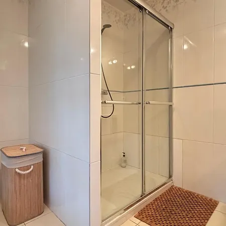 Les Douves Duplex 5 Personnes Lumineux Avec Jardin Et Terrasse Amenagee , Vue Sur Chateau A 5mn De La Mer, Proche Omaha Et Bayeux Apartment Commes