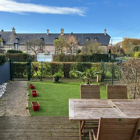 Lägenhet Les Douves Duplex 5 Personnes Lumineux Avec Jardin Et Terrasse Amenagee , Vue Sur Chateau A 5mn De La Mer, Proche Omaha Et Bayeux Commes