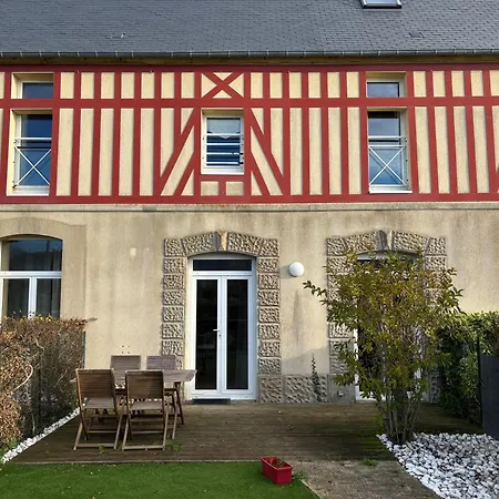 Les Douves Duplex 5 Personnes Lumineux Avec Jardin Et Terrasse Amenagee , Vue Sur Chateau A 5mn De La Mer, Proche Omaha Et Bayeux Commes