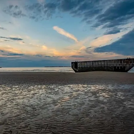 Les Douves Duplex 5 Personnes Lumineux Avec Jardin Et Terrasse Amenagee , Vue Sur Chateau A 5mn De La Mer, Proche Omaha Et Bayeux *