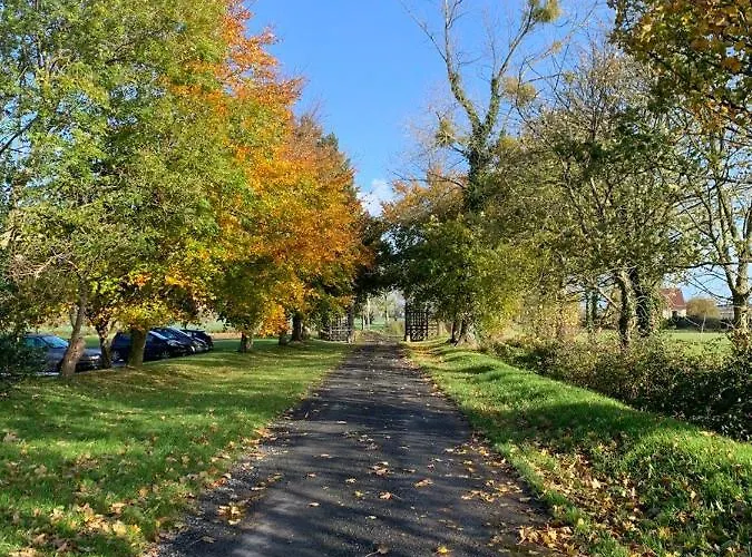 Lägenhet Les Douves Duplex 5 Personnes Lumineux Avec Jardin Et Terrasse Amenagee , Vue Sur Chateau A 5mn De La Mer, Proche Omaha Et Bayeux Commes