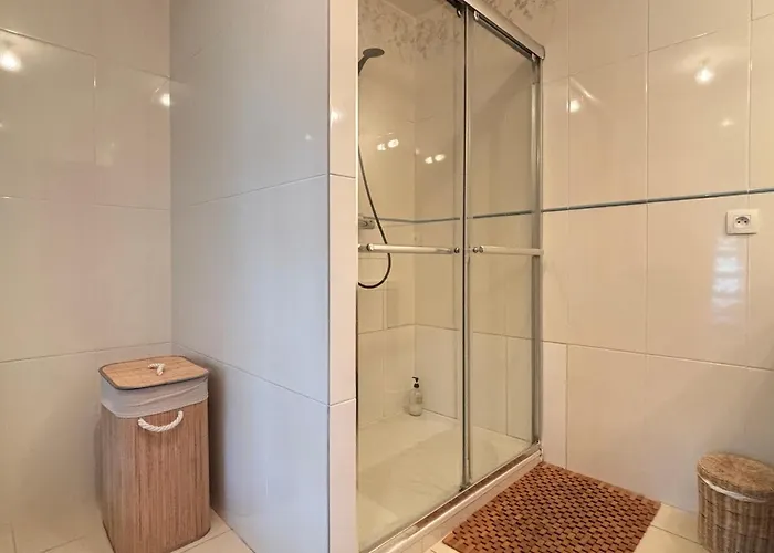 Les Douves Duplex 5 Personnes Lumineux Avec Jardin Et Terrasse Amenagee , Vue Sur Chateau A 5mn De La Mer, Proche Omaha Et Bayeux Lejlighed Commes