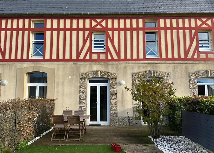 Les Douves Duplex 5 Personnes Lumineux Avec Jardin Et Terrasse Amenagee , Vue Sur Chateau A 5mn De La Mer, Proche Omaha Et Bayeux Commes
