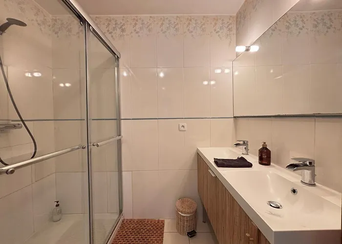 Lägenhet Les Douves Duplex 5 Personnes Lumineux Avec Jardin Et Terrasse Amenagee , Vue Sur Chateau A 5mn De La Mer, Proche Omaha Et Bayeux